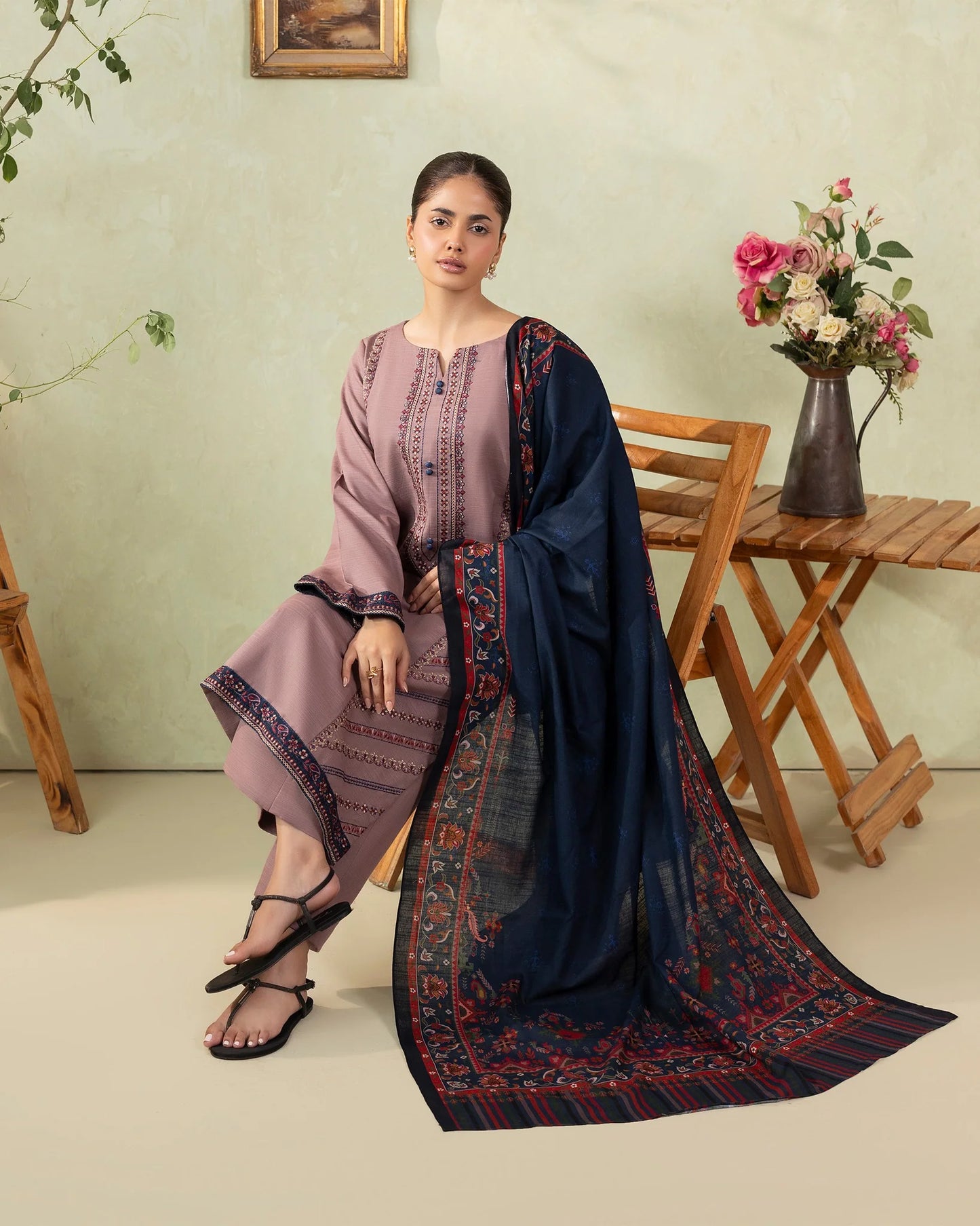 CF1261 izel - Winter 3PC Dhanak Embroidered Suit