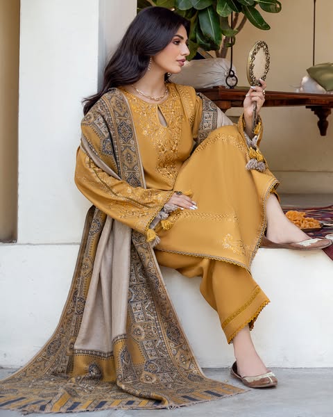 CF1256 izel - Winter 3PC Dhanak Embroidered Suit