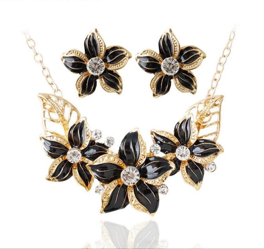 Beautiful Flower Set in black and White Color