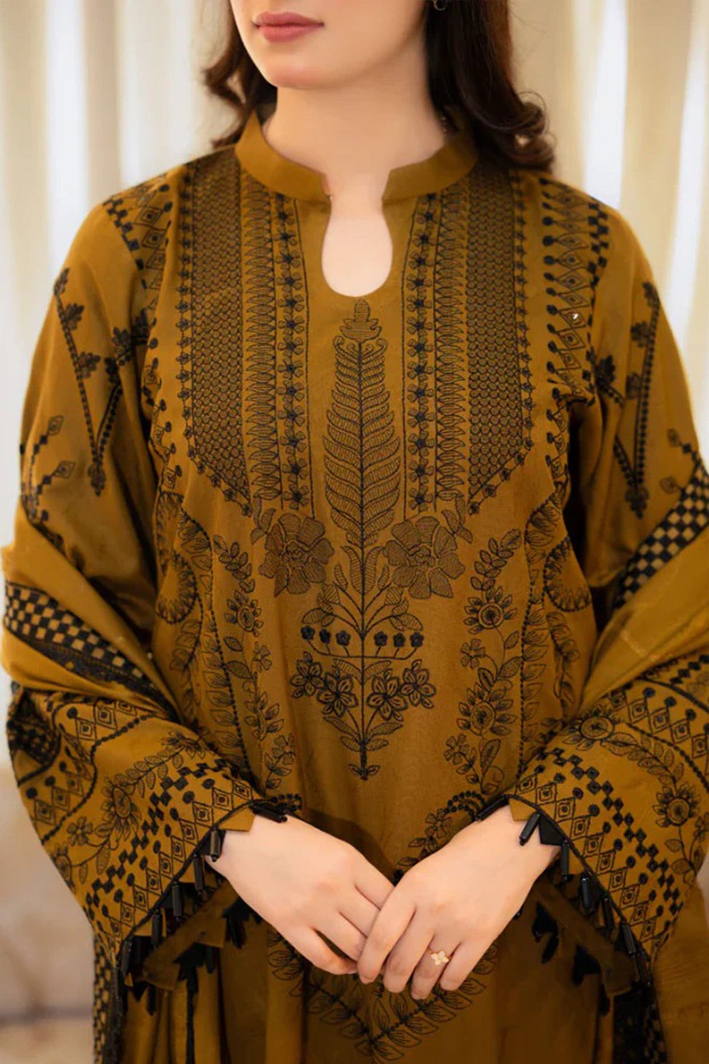 CF1110-WINTER LIBAAS  3-Pc Embroidered Dhanak Suit with Heavy Embroidered Dhanak Shawll