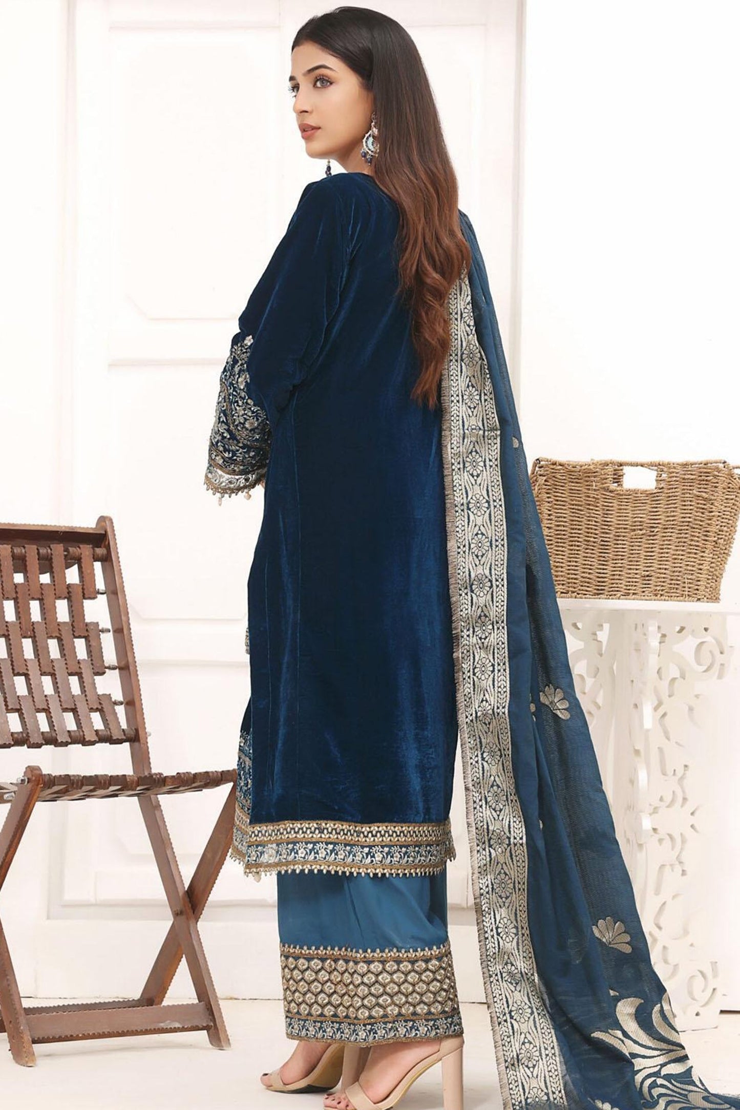 CF1112 -Winter Asim jofa Velvet Embroidered with Printed organza duppatta Winter Collection