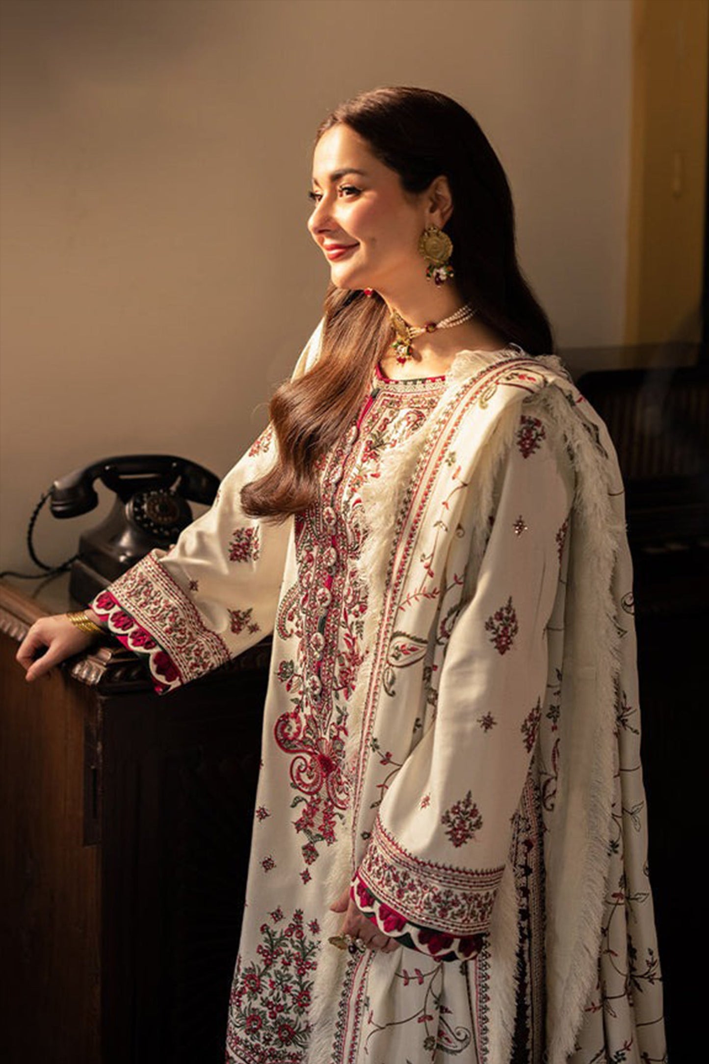 CF1120-Winter ASIM JOFA-3PC DHANAK EMBROIDERED SHIRT WITH DHANAK EMBROIDERED SHAWL