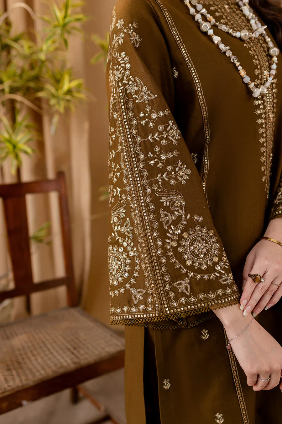 CF1252  Batik - Winter 2PC Dhanak Embroidered Suit