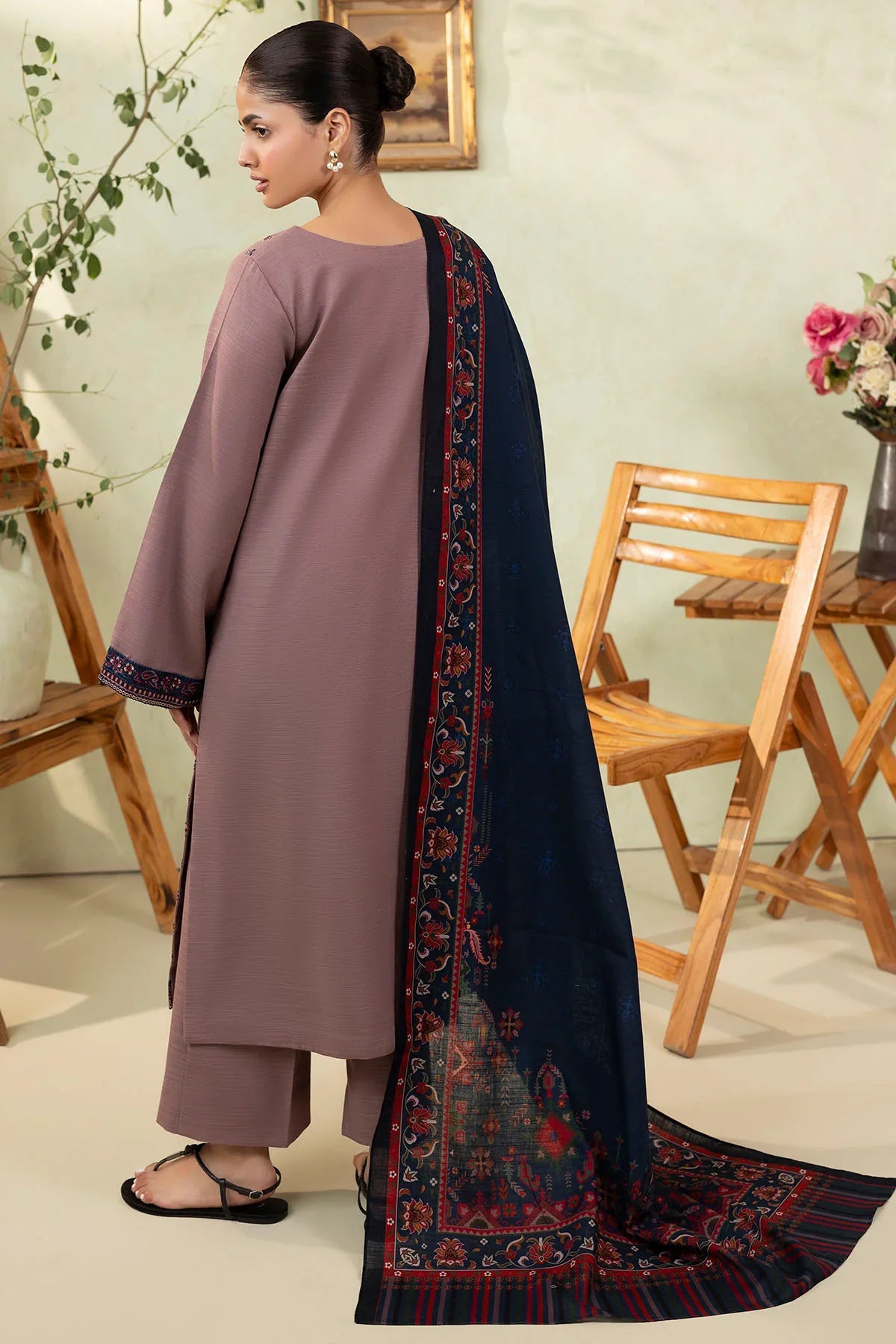CF1261 izel - Winter 3PC Dhanak Embroidered Suit