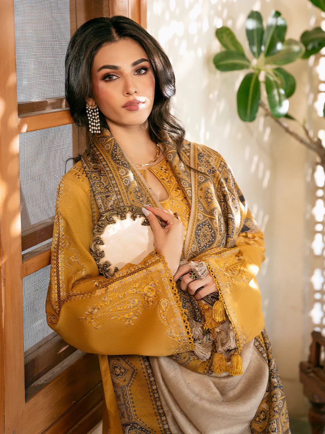 CF1256  izel - Winter 3PC Dhanak Embroidered Suit