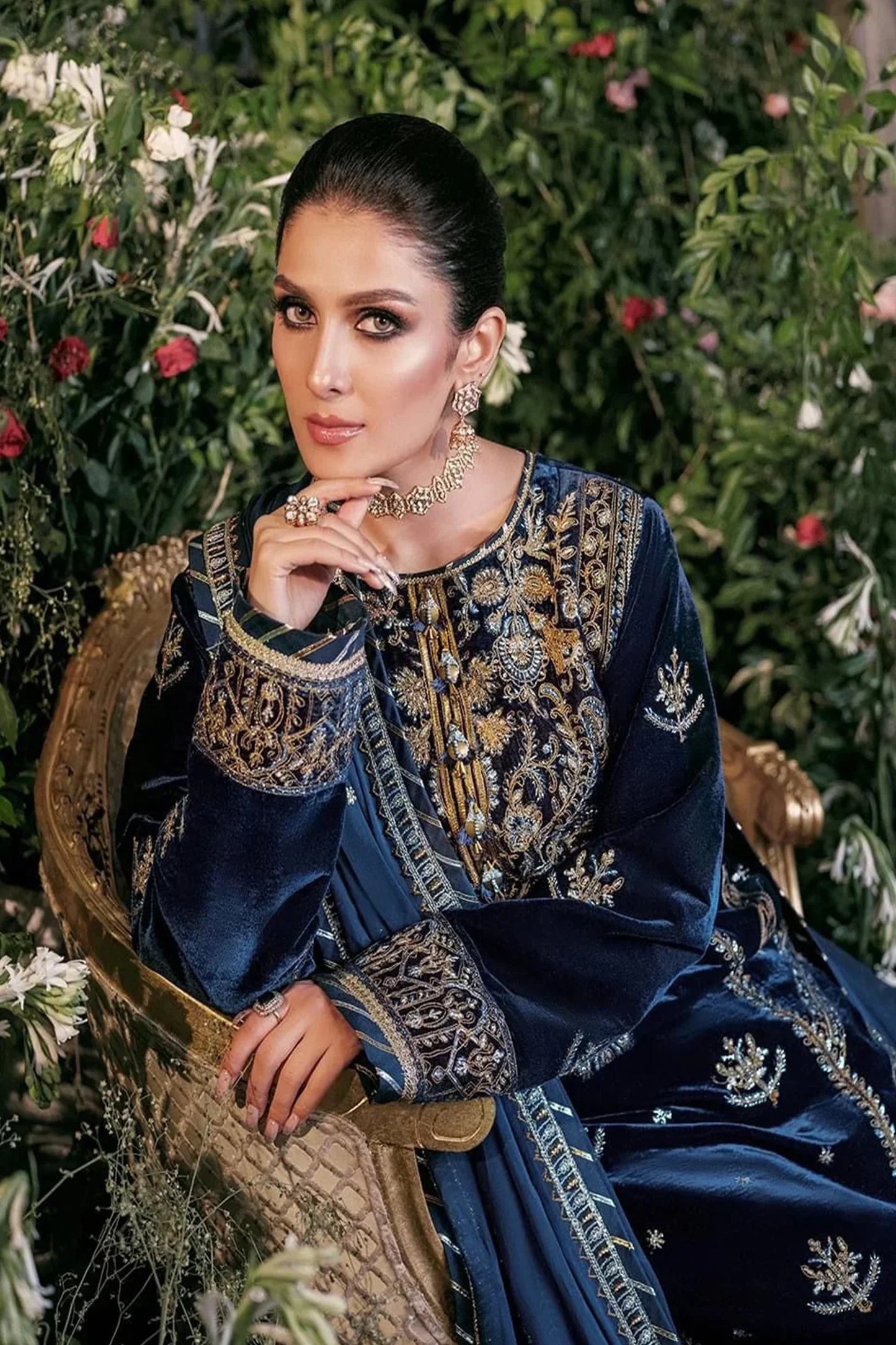 CF607-WINTER Embroidered Velvet Three piece With Embridered Chiffon Duppatta